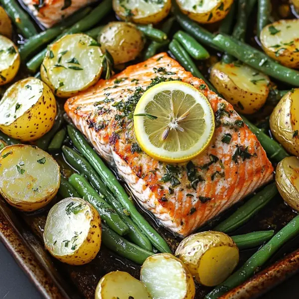 Einfaches Blechlachs Rezept mit grünen Bohnen und Kartoffeln
